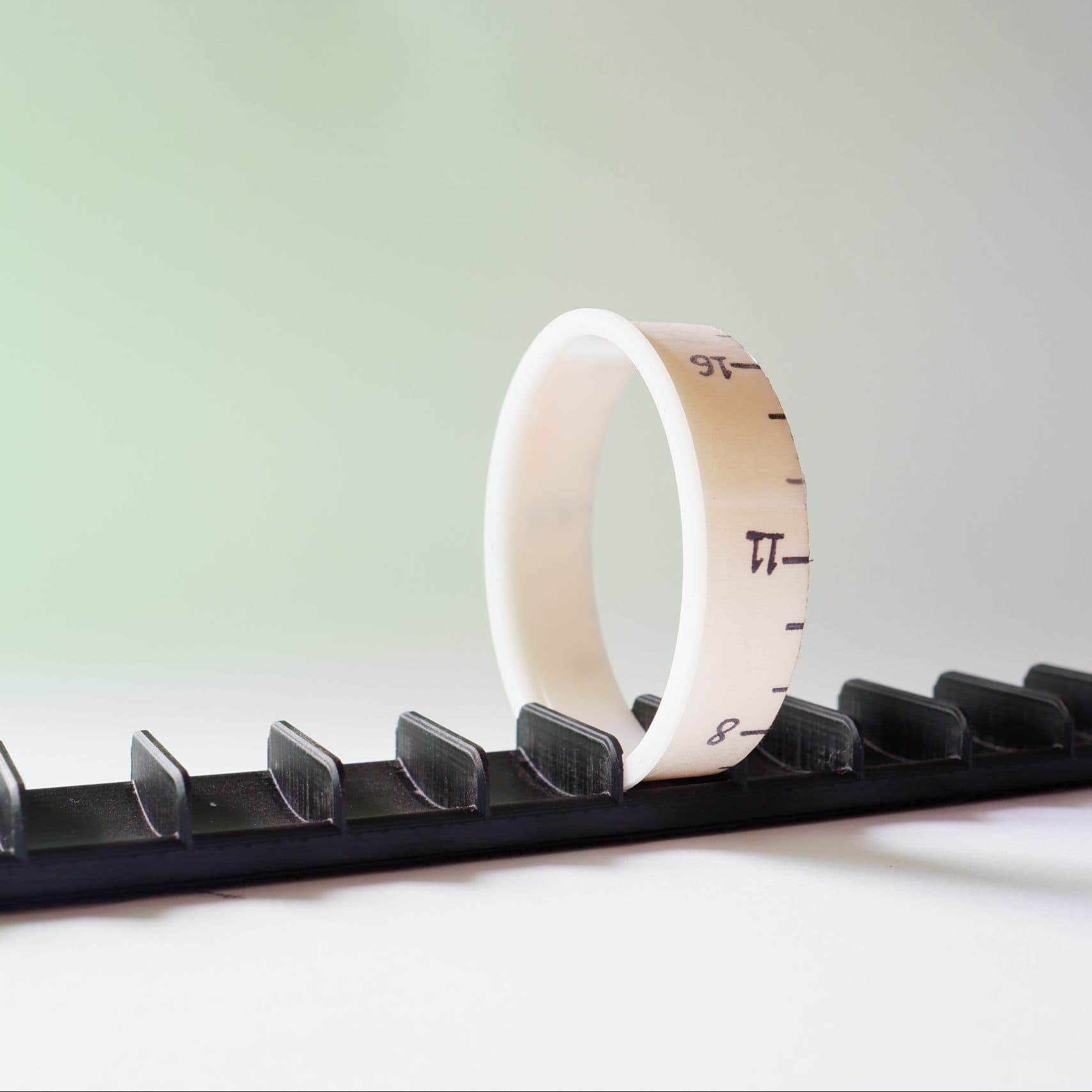SXU-1 Iris Ring Holder